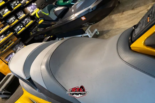 Slide: The Image of Yamaha FZS 2013 - 11