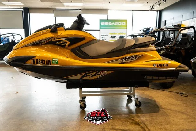 Slide: The Image of Yamaha FZS 2013 - 4