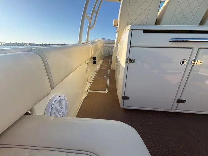 Slide: The Image of 2015 Chris-craft Catalina - Image 40 - 40