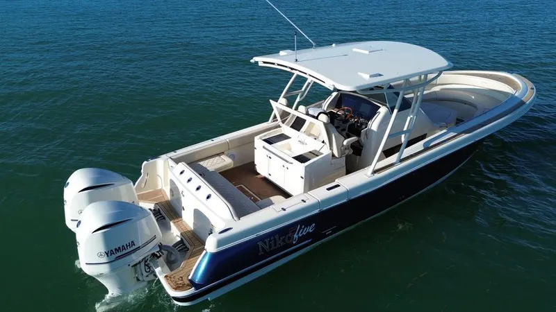 Slide: The Image of 2015 Chris-craft Catalina - Image 9 - 9