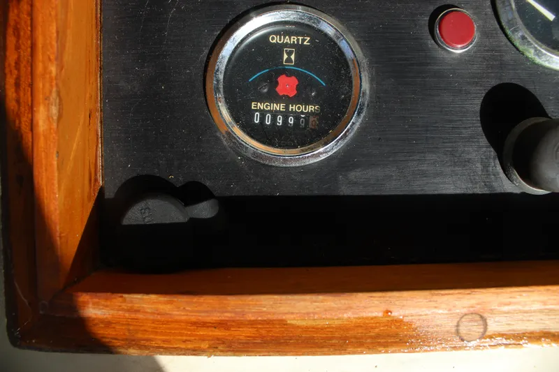 Slide: The Image of Close-up of 1985 Ventura South Bay Flybridge Sedan Sport engine hour meter. - 18