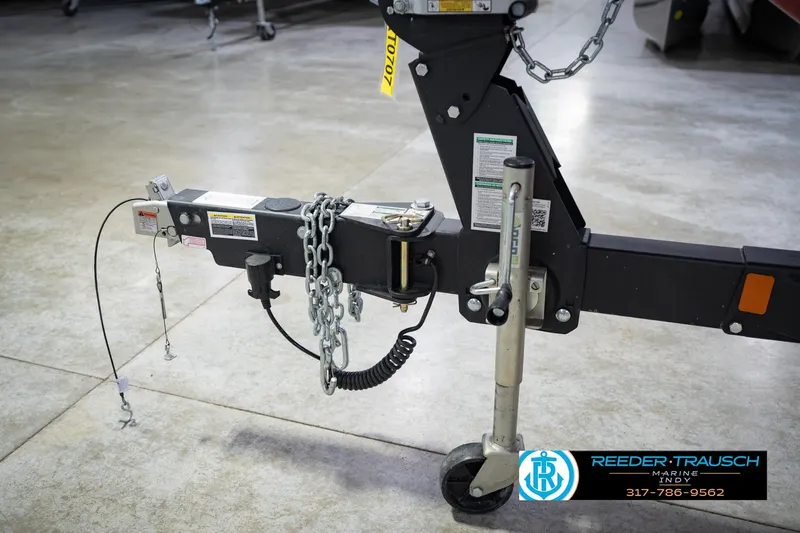 Slide: The Image of Trailer hitch of 2024 Yamaha Boats AR195 in a showroom setting. - 51