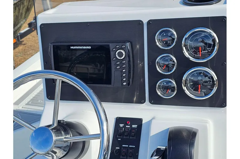 Slide: The Image of Steering console of 2025 G3 Bay 19 GX boat with gauges and Humminbird display. - 18