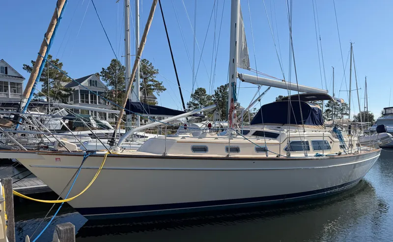 The Image of Island Packet 445 2005 - 0