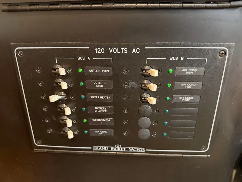 Slide: The Image of Island Packet 445 2005 - 49