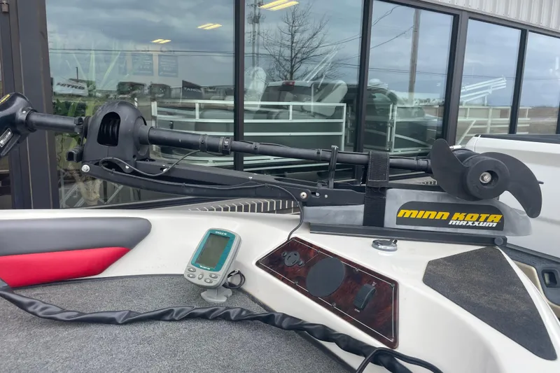 Slide: The Image of 2003 Skeeter SL 190 boat with Minn Kota Maxxum trolling motor and control panel. - 3