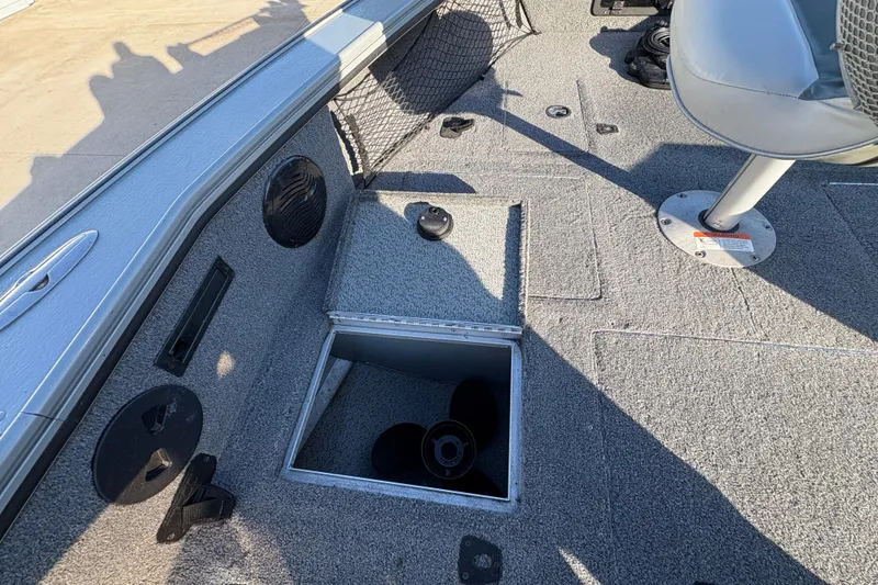 Slide: The Image of 2005 Lund 2025 Pro-V LE boat interior with open storage compartment and seating. - 14
