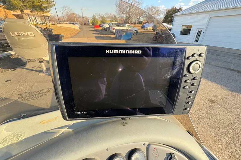 Slide: The Image of Helix 10 fish finder on 2005 Lund 2025 Pro-V LE boat dashboard. - 22
