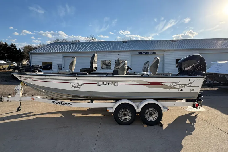 Slide: The Image of 2005 Lund 2025 Pro-V LE fishing boat on trailer, parked outside showroom. - 4