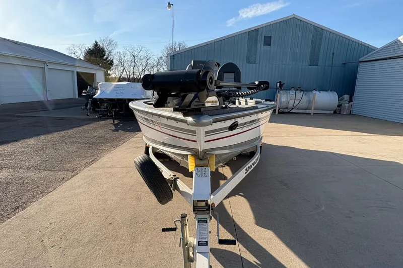 Slide: The Image of 2005 Lund 2025 Pro-V LE boat on trailer in outdoor storage area. - 6