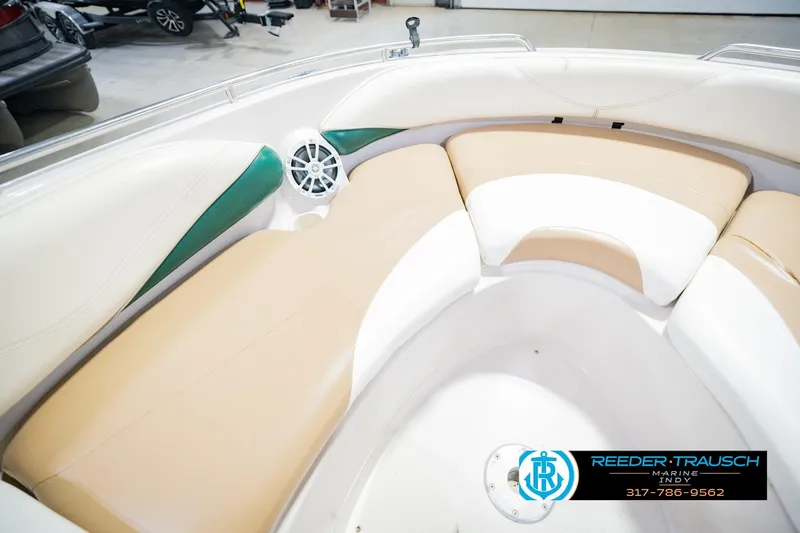 Slide: The Image of Interior of a 2004 Tahoe 204 boat with beige and white seating. - 25
