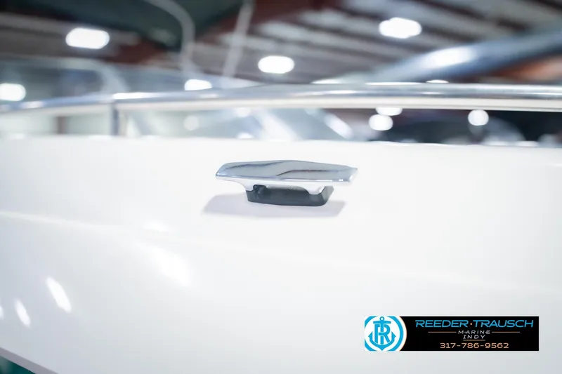 Slide: The Image of 2004 Tahoe 204 boat cleat detail in showroom with Reeder-Trausch Marine logo. - 46