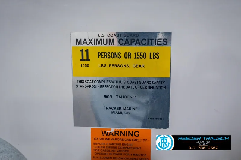 Slide: The Image of Boat capacity label for 2004 Tahoe 204, maximum 11 persons or 1550 lbs. - 52