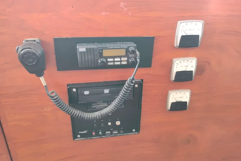 Slide: The Image of Custom International Offshore 65 1977 - 45