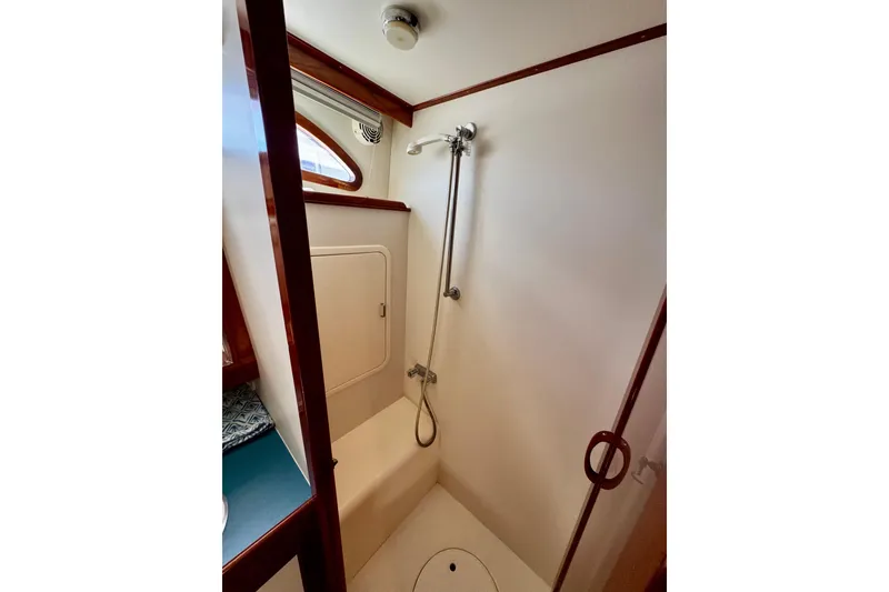Slide: The Image of Shower area in 1998 Mikelson 43 Sportfisher yacht with wooden trim and window. - 16