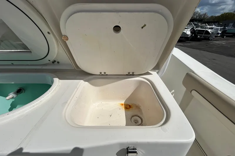 Slide: The Image of 2018 NauticStar 28 XS boat sink with open lid, showing slight rust. - 65