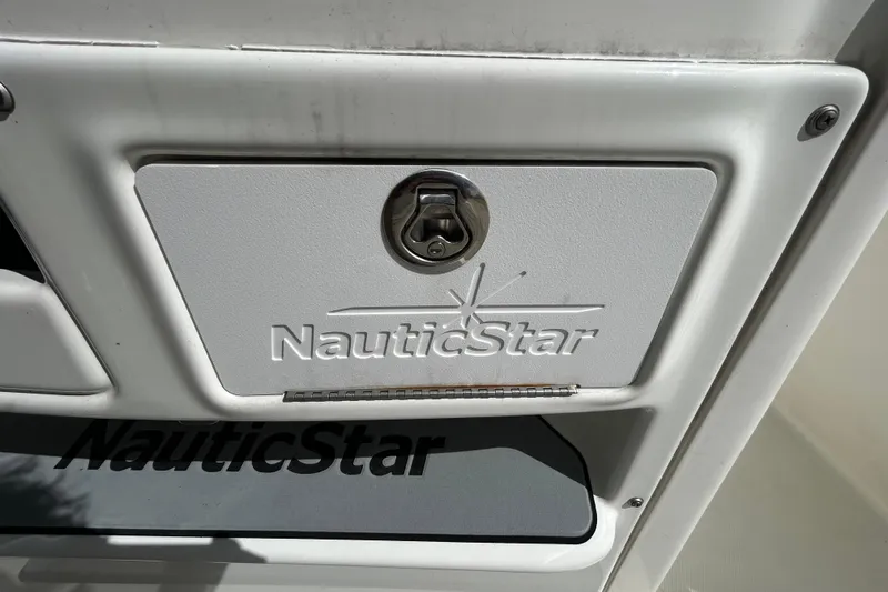 Slide: The Image of 2018 NauticStar 28 XS boat compartment with logo and latch. - 71