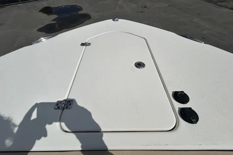 Slide: The Image of 2018 NauticStar 28 XS boat deck with storage hatch and fittings. - 89