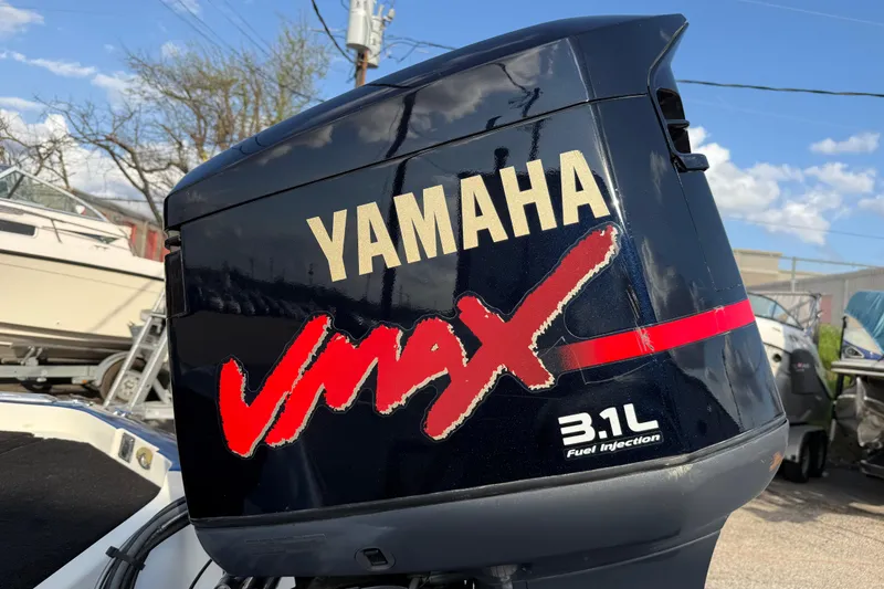 Slide: The Image of Yamaha VMAX 3.1L outboard motor on Charger 195TF, 1999 model. - 26