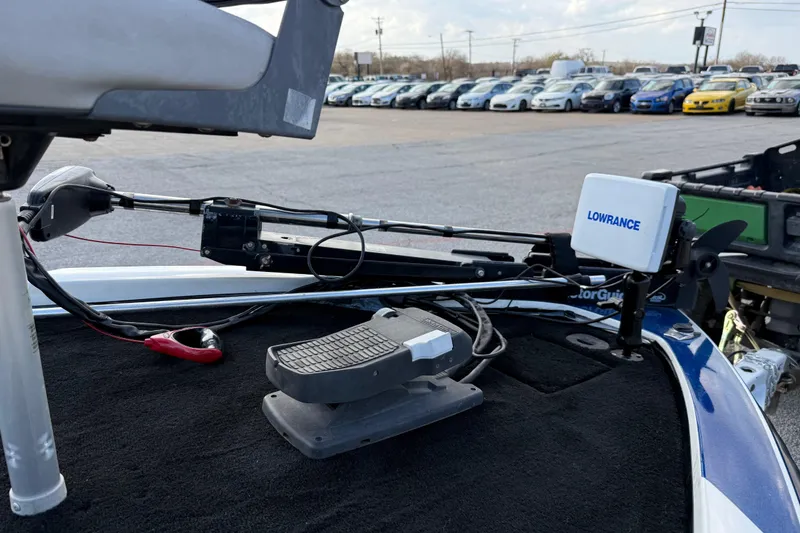 Slide: The Image of 1999 Charger 195TF boat with Lowrance equipment and foot pedal on deck. - 30