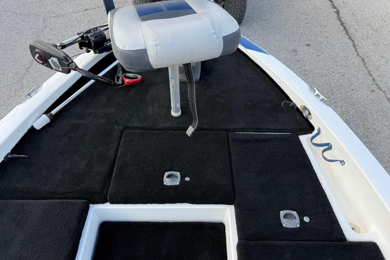 Slide: The Image of 1999 Charger 195TF boat deck with seat and trolling motor. - 37