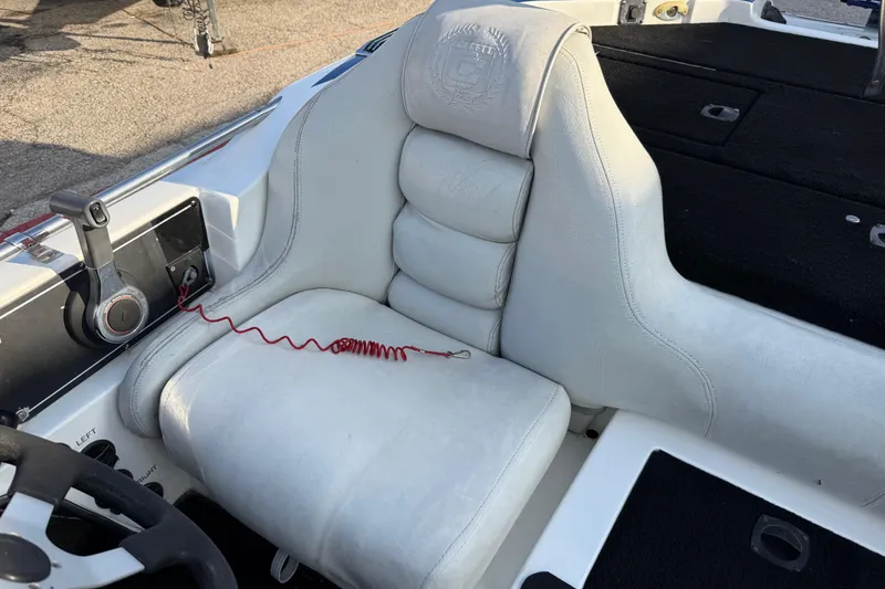Slide: The Image of 1999 Charger 195TF boat interior with white leather seat and control panel. - 44