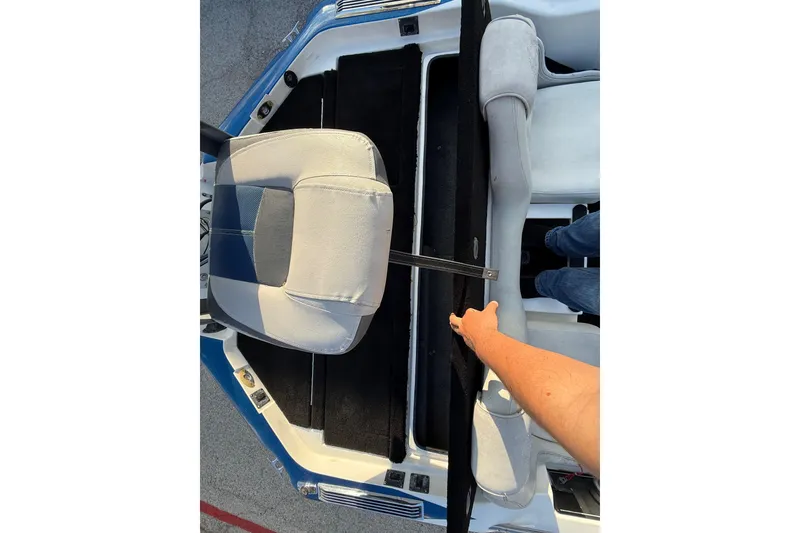 Slide: The Image of 1999 Charger 195TF boat interior with seating and storage compartments. - 51