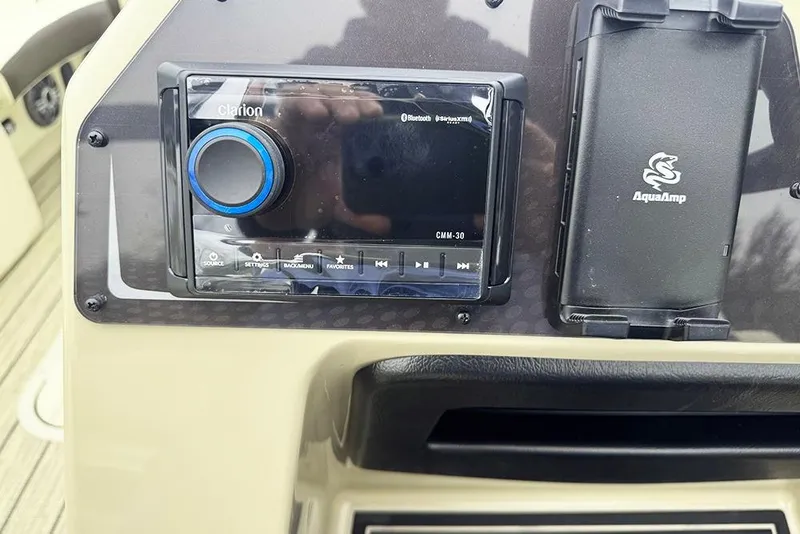 Slide: The Image of Clarion audio system and AquaAmp on SunCatcher Fusion 324SL, 2026 model. - 29