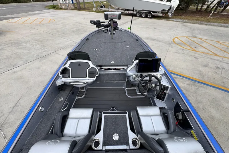 Slide: The Image of 2023 Phoenix 21 PHX boat interior with modern dashboard and seating. - 25