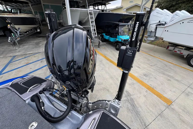 Slide: The Image of 2023 Phoenix 21 PHX boat with Minn Kota motor in a marina setting. - 34