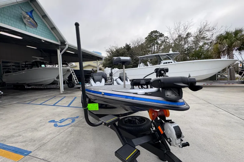 Slide: The Image of 2023 Phoenix 21 PHX boat parked at a marina with other boats. - 7