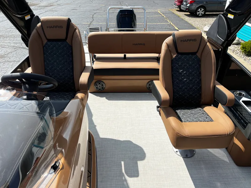 Slide: The Image of Harris Grand Mariner 250 2025 - 11