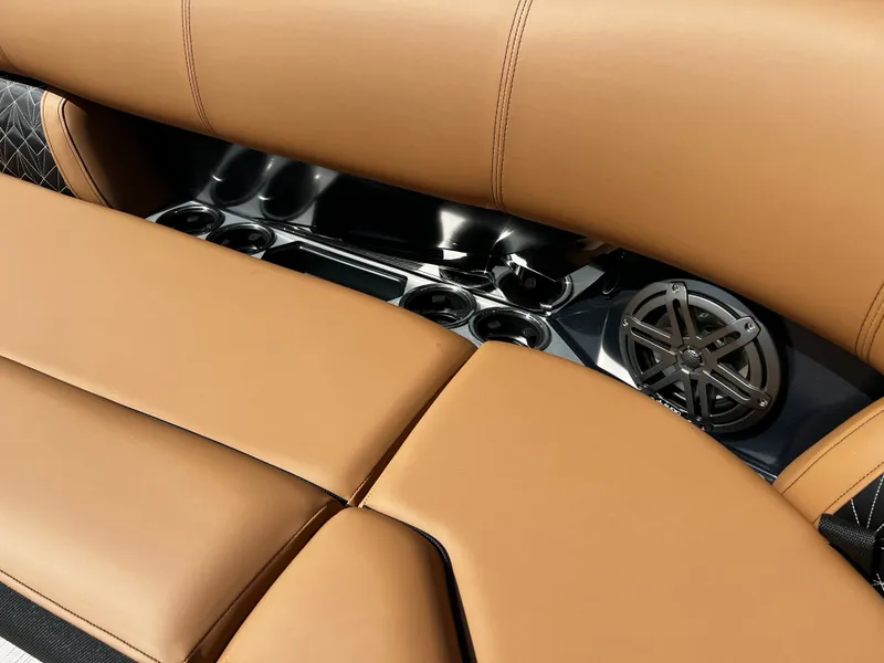 Slide: The Image of Harris Grand Mariner 250 2025 - 12