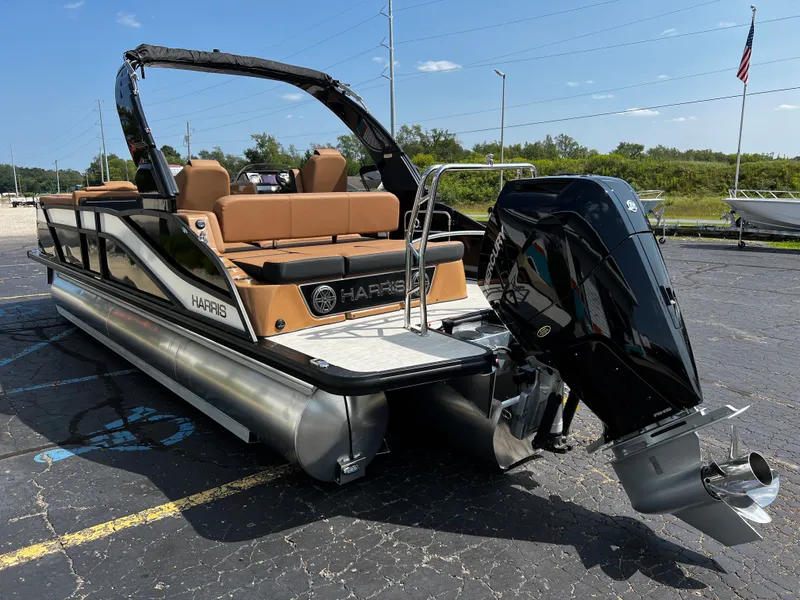 Slide: The Image of Harris Grand Mariner 250 2025 - 18