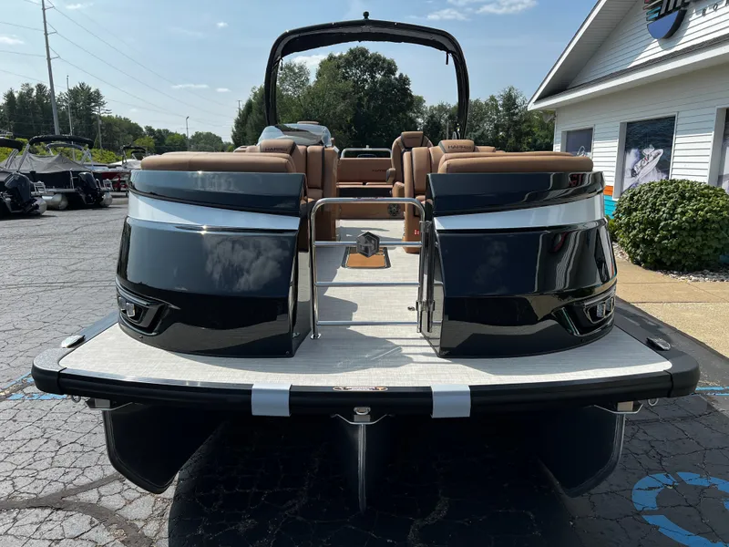 Slide: The Image of Harris Grand Mariner 250 2025 - 20