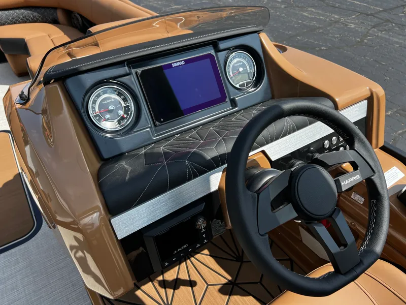 Slide: The Image of Harris Grand Mariner 250 2025 - 6