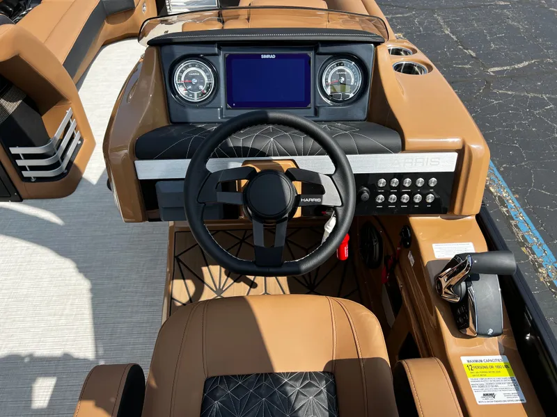 Slide: The Image of Harris Grand Mariner 250 2025 - 7