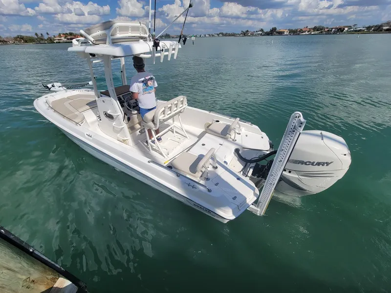 Slide: The Image of Boston Whaler 240 Dauntless 2018 - 10