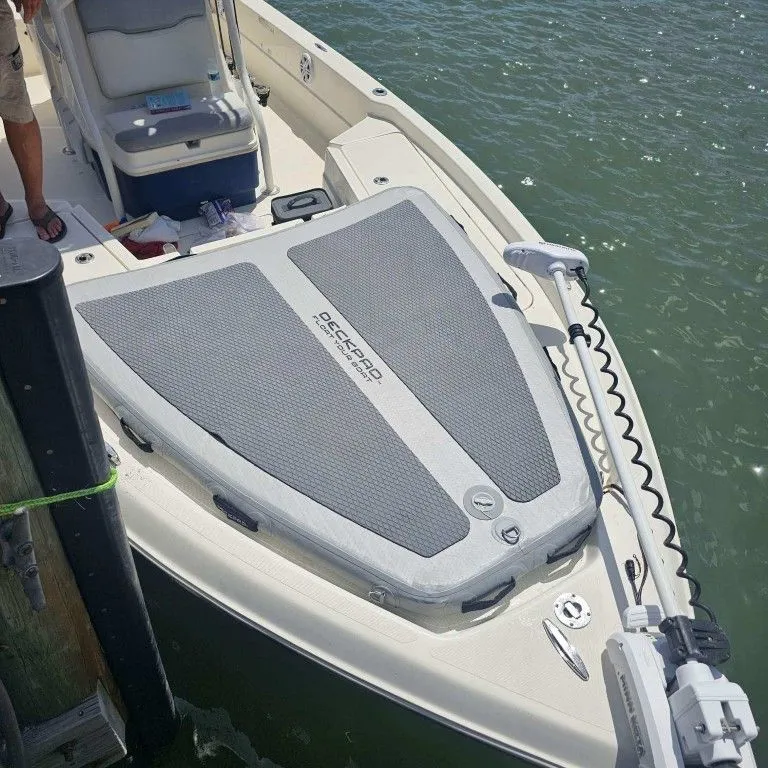 Slide: The Image of Boston Whaler 240 Dauntless 2018 - 4