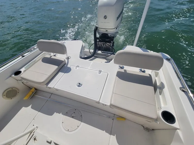 Slide: The Image of Boston Whaler 240 Dauntless 2018 - 7