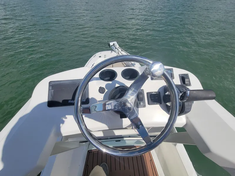 Slide: The Image of Boston Whaler 240 Dauntless 2018 - 8