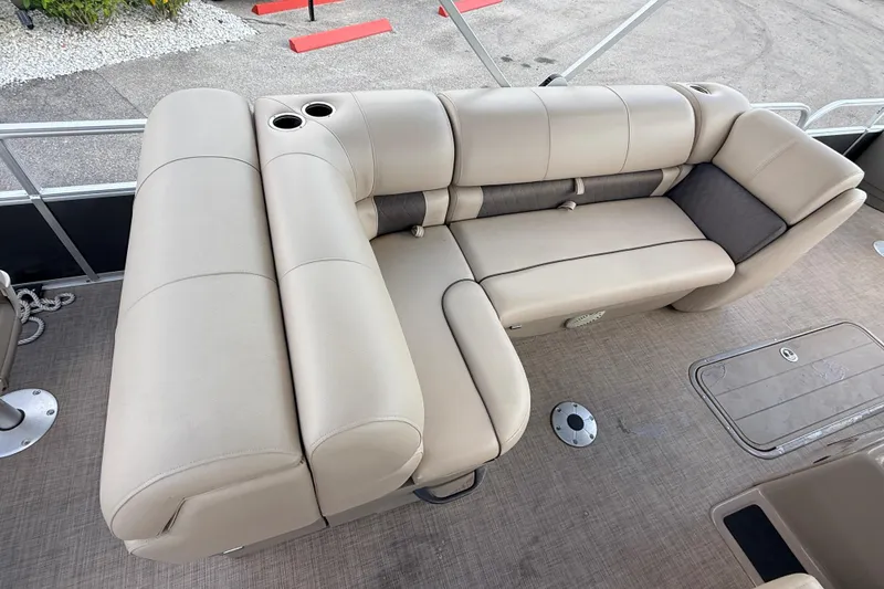 Slide: The Image of Luxurious seating on 2022 Sun Tracker Fishin' Barge 22 DLX pontoon boat. - 18