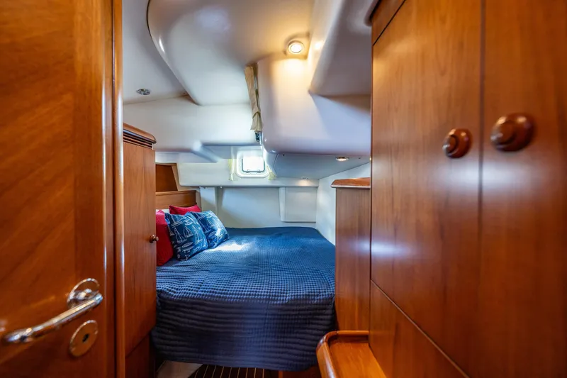 Slide: The Image of Interior of Jeanneau Sun Odyssey 54 DS yacht, 2009 model. - 39