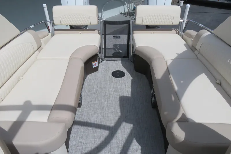 Slide: The Image of Avalon 2026 Avalon 27’ Excalibur LTD Elite Tritoon | Twin Mercury 400 V10s | Joystick | Performance Pontoon 2026 - 52