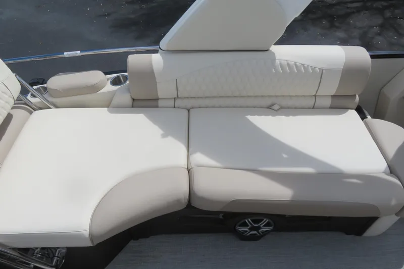 Slide: The Image of Avalon 2026 Avalon 27’ Excalibur LTD Elite Tritoon | Twin Mercury 400 V10s | Joystick | Performance Pontoon 2026 - 53