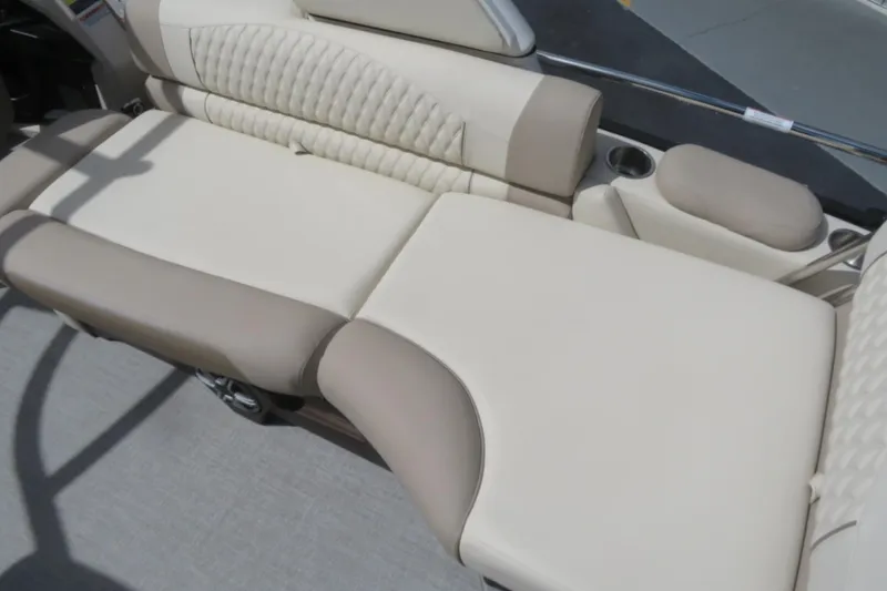 Slide: The Image of Avalon 2026 Avalon 27’ Excalibur LTD Elite Tritoon | Twin Mercury 400 V10s | Joystick | Performance Pontoon 2026 - 54