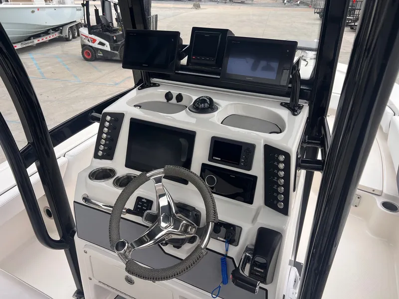 Slide: The Image of Robalo 246 Cayman 2019 - 14