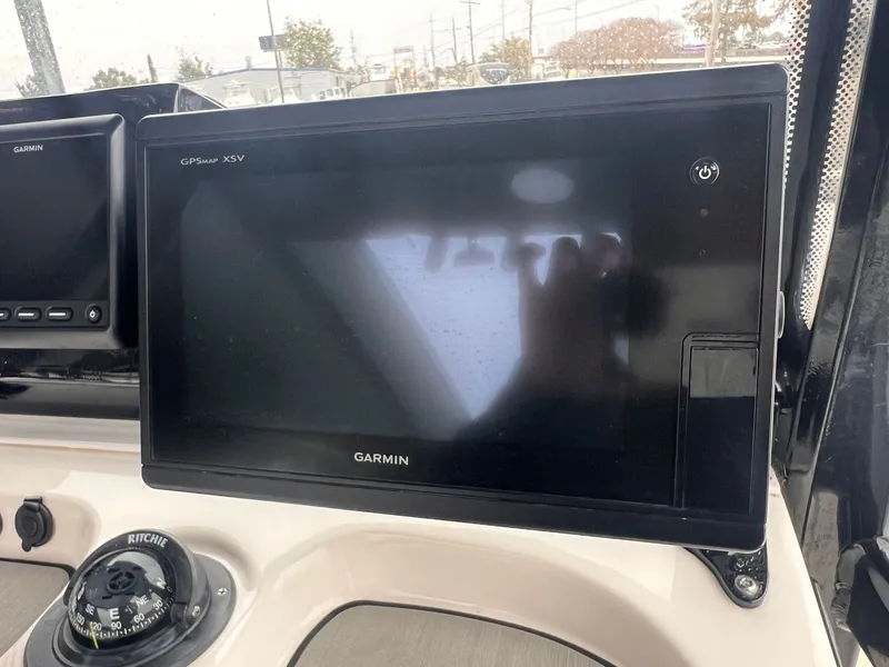 Slide: The Image of Robalo 246 Cayman 2019 - 18