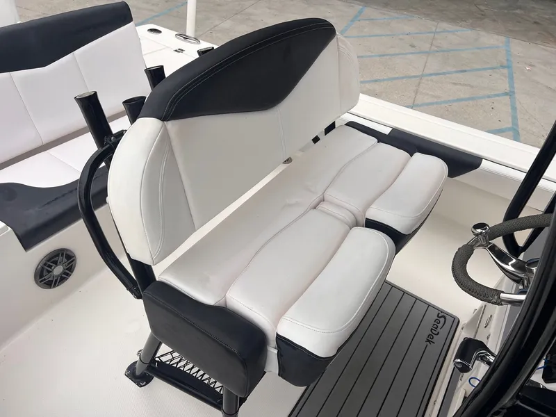 Slide: The Image of Robalo 246 Cayman 2019 - 3