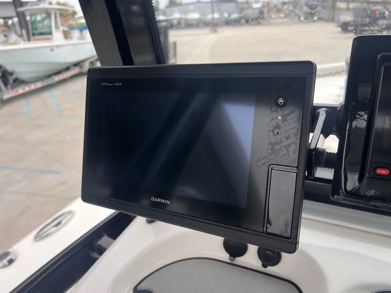 Slide: The Image of Robalo 246 Cayman 2019 - 5